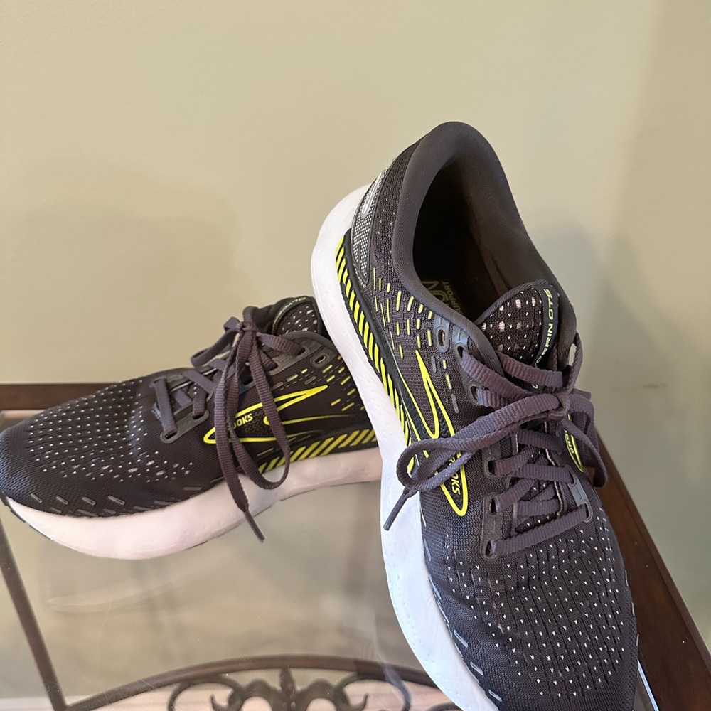 Brooks glycerin GTS Gray and Yellow Athletic Shoes size 8